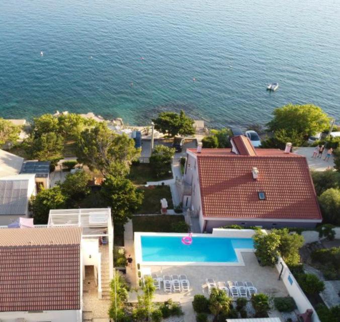 Beachfront Apartments Anita With Pool 卡尔卢巴格 外观 照片