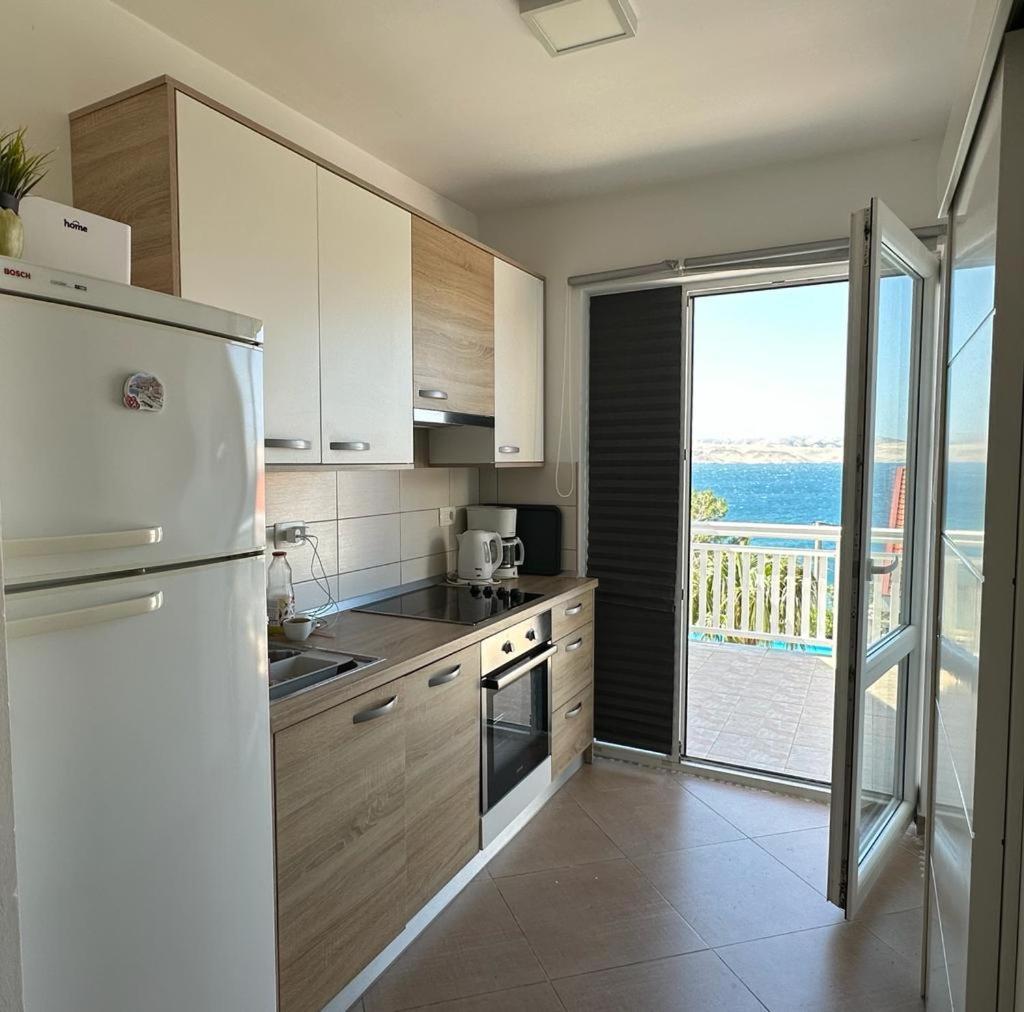 Beachfront Apartments Anita With Pool 卡尔卢巴格 客房 照片