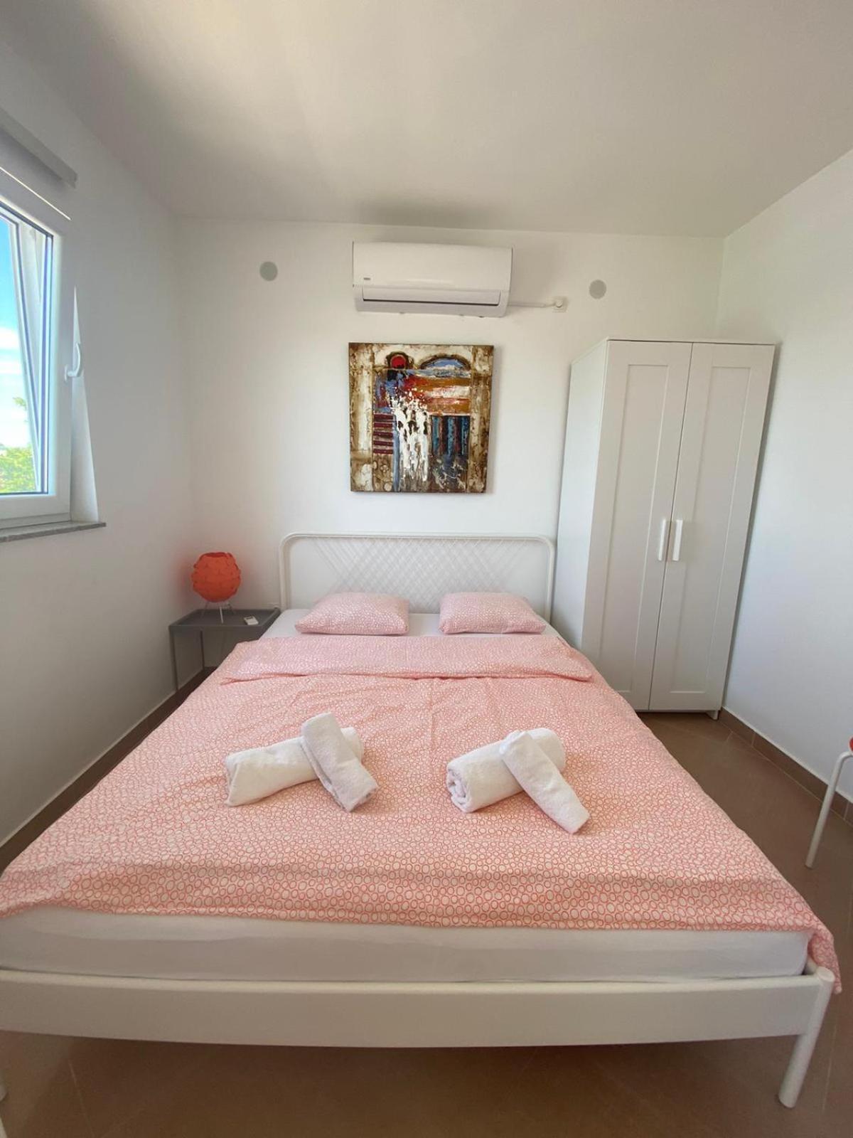 Beachfront Apartments Anita With Pool 卡尔卢巴格 客房 照片