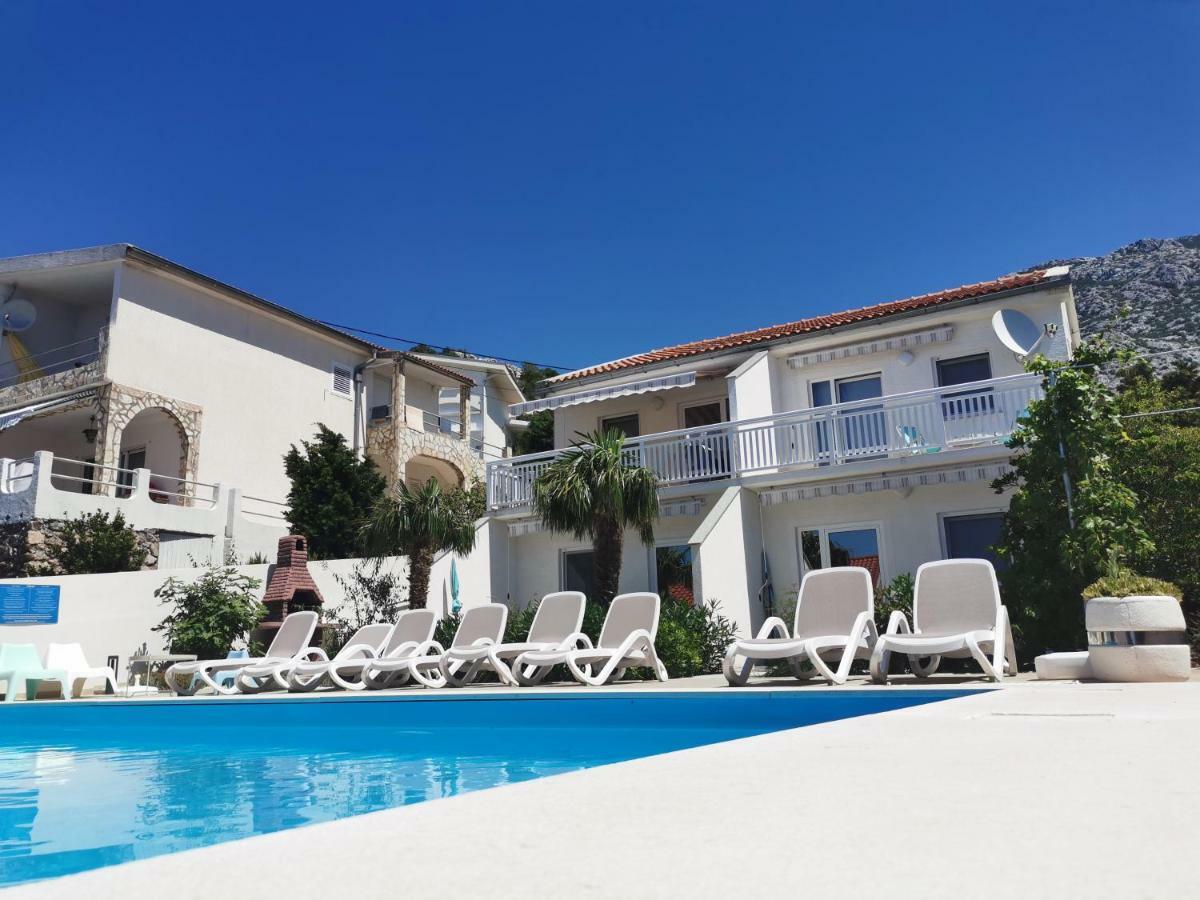 Beachfront Apartments Anita With Pool 卡尔卢巴格 外观 照片