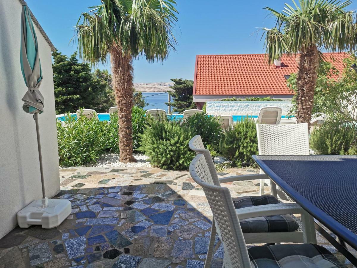 Beachfront Apartments Anita With Pool 卡尔卢巴格 外观 照片